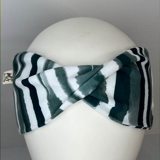 White and green tones lines headband.